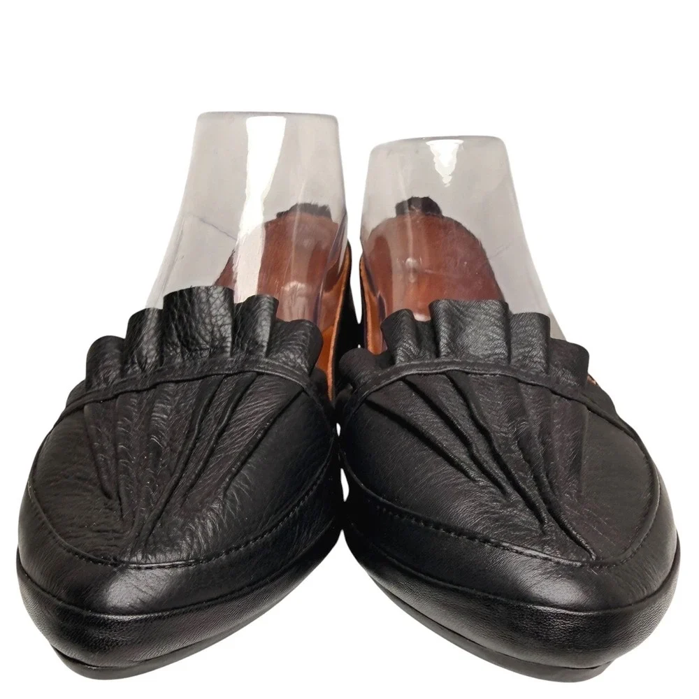 Spring Step Black Leather Pointed Toe Ruffle Loafers‎ Flats Size 7
